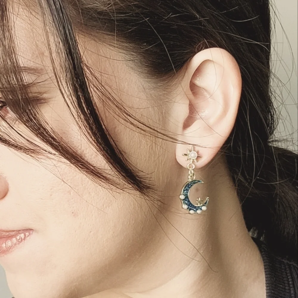 Sun and moon small drop earring in gold and‎ blue